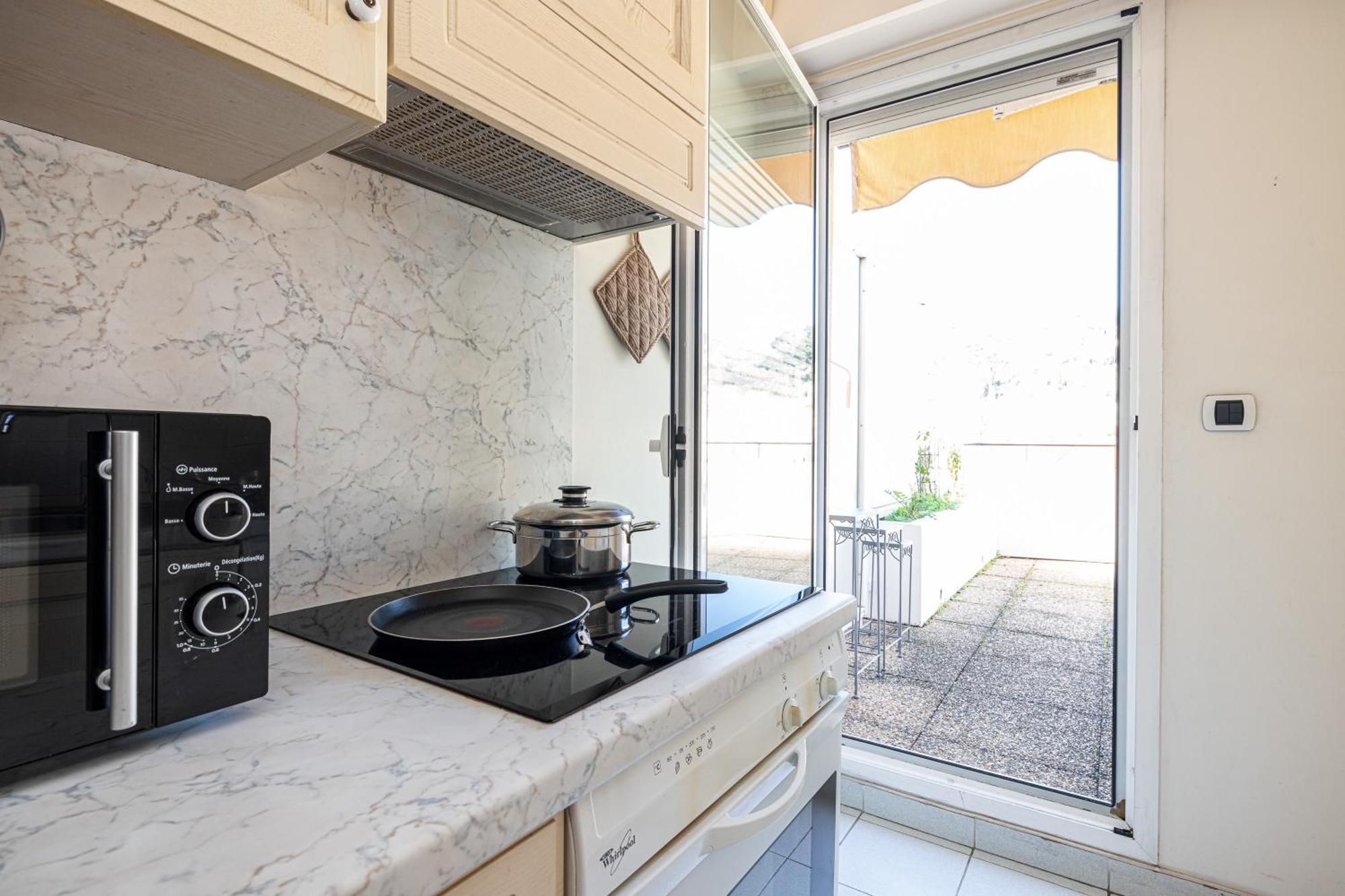Victoria Bergamote Attic - Happy Rentals Menton Exterior photo