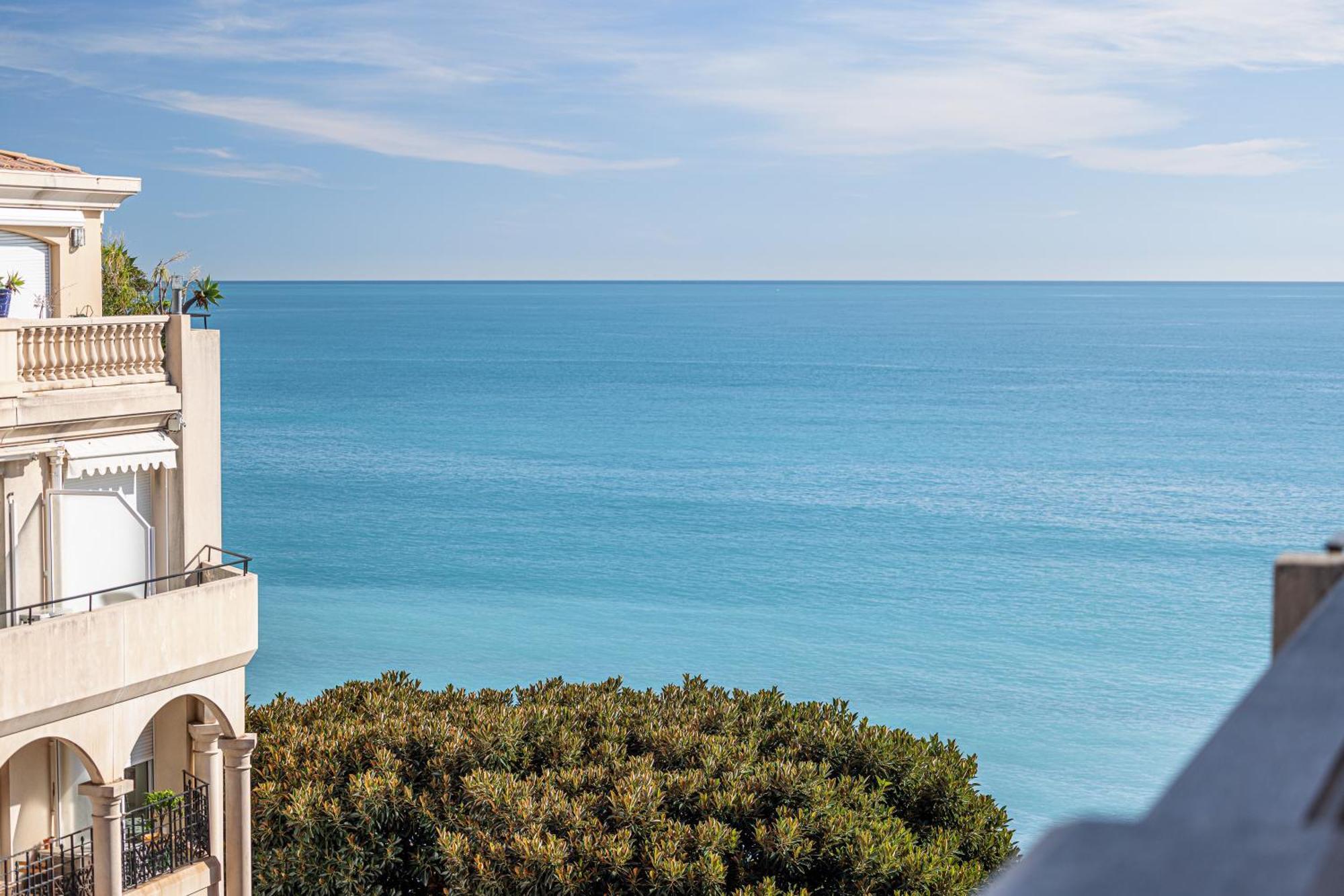 Victoria Bergamote Attic - Happy Rentals Menton Exterior photo